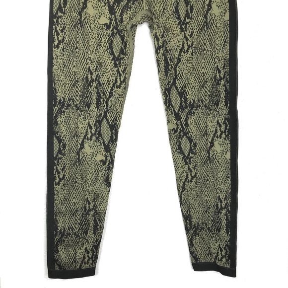 Fabletics High-Waisted Seamless Snakeskin Print 7/8 Leggings Size Medium - Picture 9 of 11
